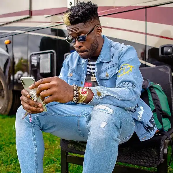 Davido’s Official DJ, ECool Dragged Over His Performance At The Singer’s Sold-Out Show At O2 Arena (Video)