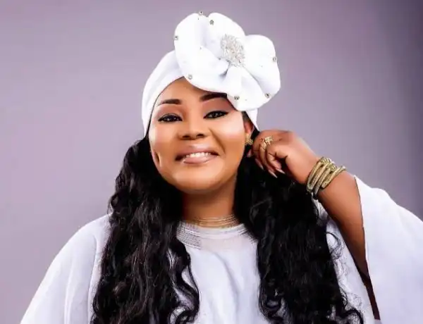 Ceccy Twum – Powerful Worship Songs Mix