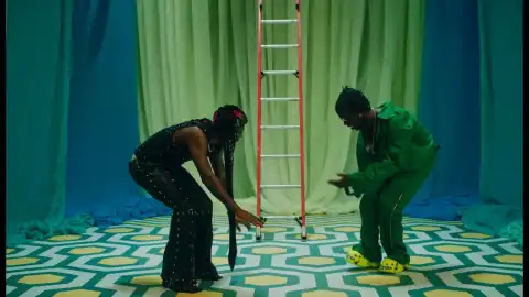 Reekado Banks – Fakosi (Remix) ft. Seyi Vibez & Del B (Video)