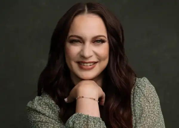 Christine D’Clario – Nothing Comes Close