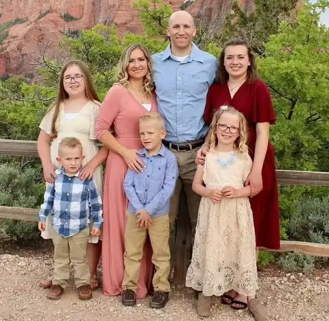 Man Kills His 5 Children, Wife, Mother-In-Law, Then Commits Suicide, Blames Wife In Suicide Note