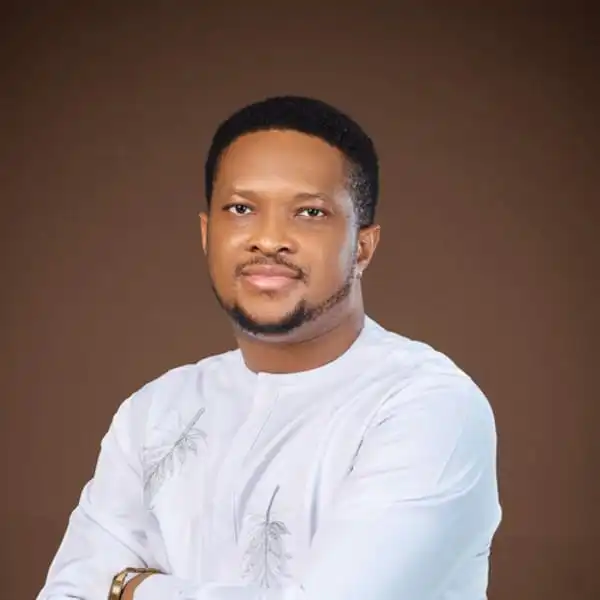 Lawrence Oyor – 7 Eyes 7 Wings 7 Scrolls