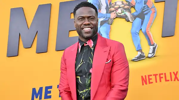 Kevin Hart on Working With John Amos in Me Time: ‘He’s the Best’