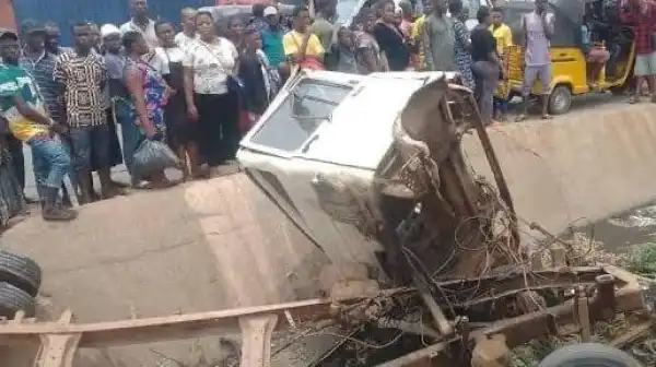 Vehicle Falls Off Tow Truck And Crushes Woman To Death In Anambra