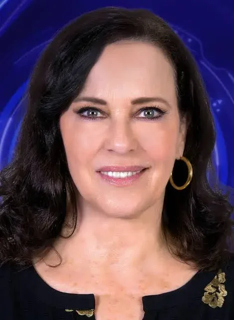 Age & Career Of Clarissa Burt