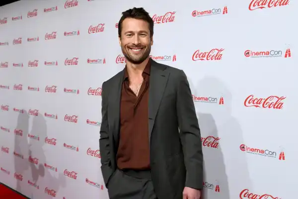 Glen Powell Is a Country Music Star in New Judd Apatow Movie