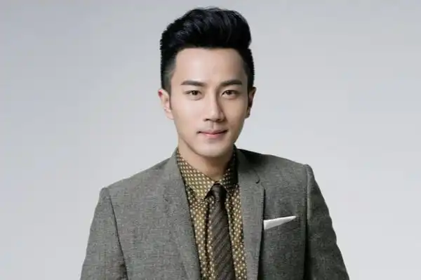 Age & Net Worth Of Hawick Lau