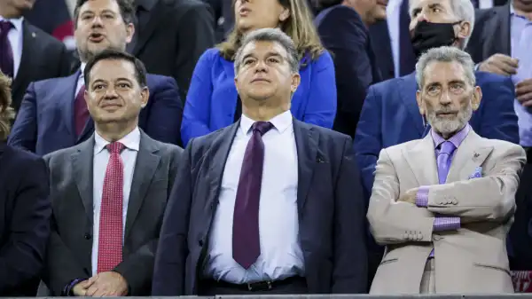 Barcelona members approve merchandising & TV rights sales