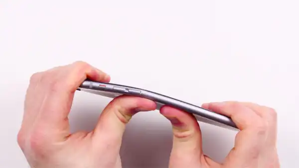 Apple shows off  its own bend  tests for new  iPhones