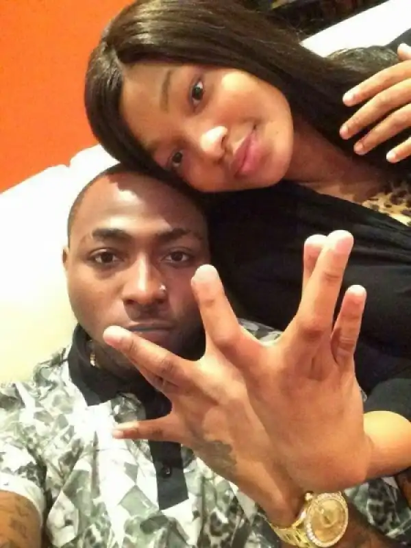 Davido, mind introducing the lovely lady to us? (photos)