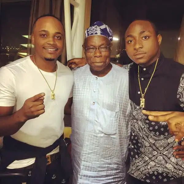 Davido And Shina Rambo Also Pose For The Camera With Former President Obasanjo