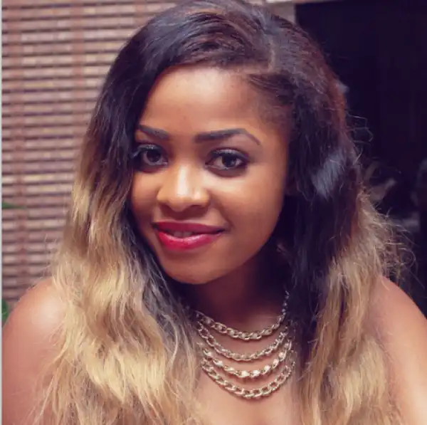 Duncan Mighty Helps His Fiancee With Her Make-up