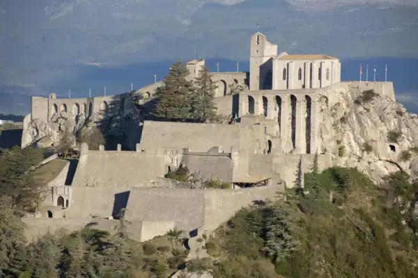 Gay Couple Died While Having S*x On Walls Of Castle
