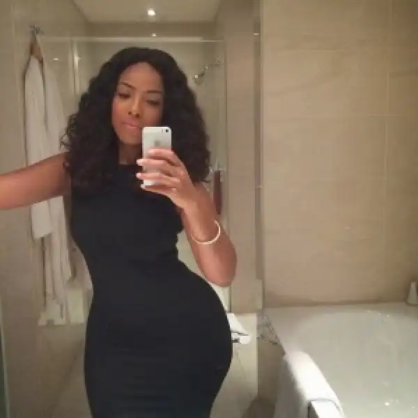 Jocelyn Dumas Shows Off Her Sexy Curves  