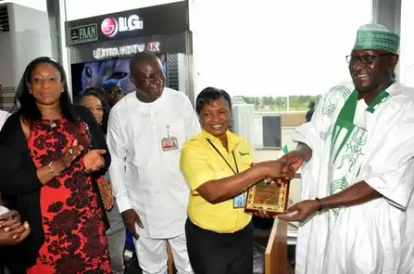 Lagos Cleaner Who Found $27k Awarded N30k & A Plaque By NOA