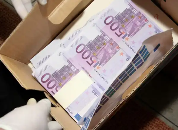 Man Apprehended With Fake €1.25m At Lagos Airport