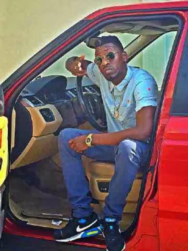 Orezi Strikes a Warm Pose With Wizkid and His Newly Acquired Ride (photos)