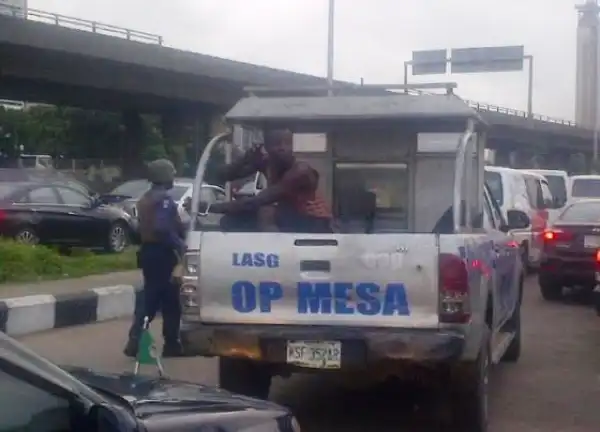 Photo: Man Arrested While Robbing In Traffic At CMS, Lagos
