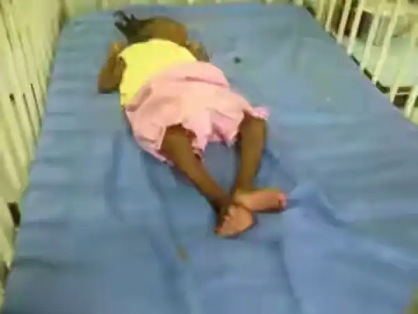 Photo: Mother Abandons 4-Year-Old Sick Girl In Hospital 