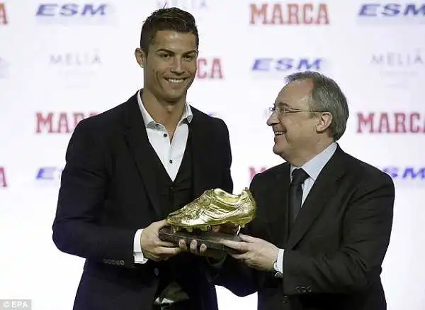 Photos: Cristiano Ronaldo presented with 3rd Golden shoe award