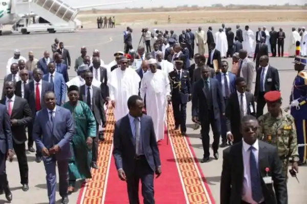 Photos: Pres. Buhari Meets With Chadian President As He Arrives Chad