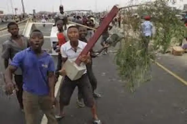 Six Killed, 12 Injured as Political Thugs Clash in Lagos