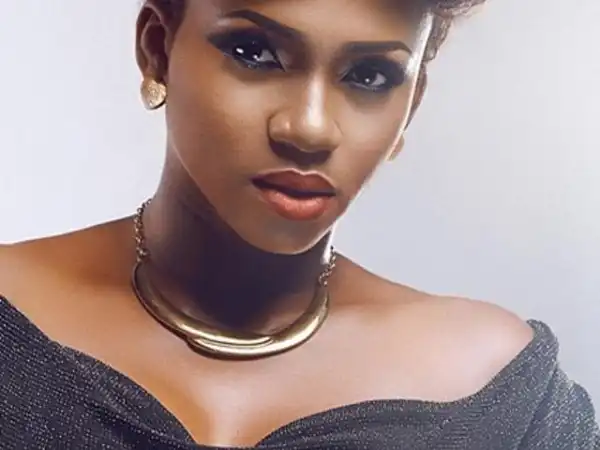 You Won’t Believe What Happened To Waje During Her Stage Performance – Photo