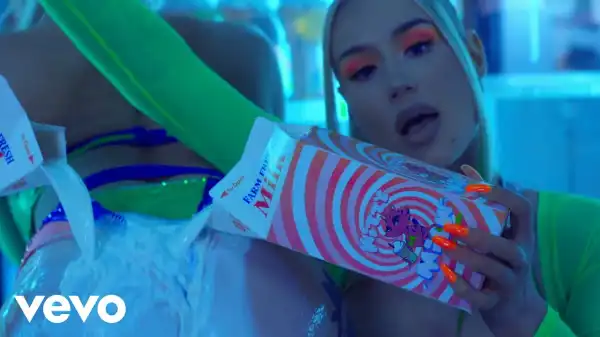 Iggy Azalea, Tyga - Sip It (Video)