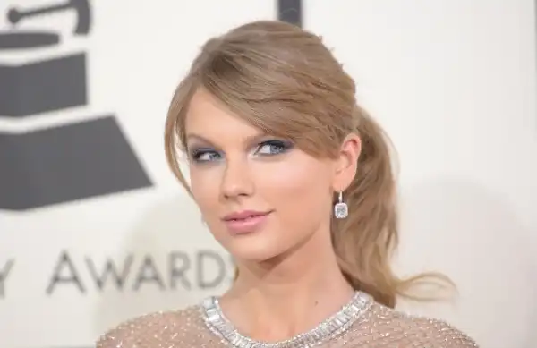 Age & Net Worth Of Taylor Swift