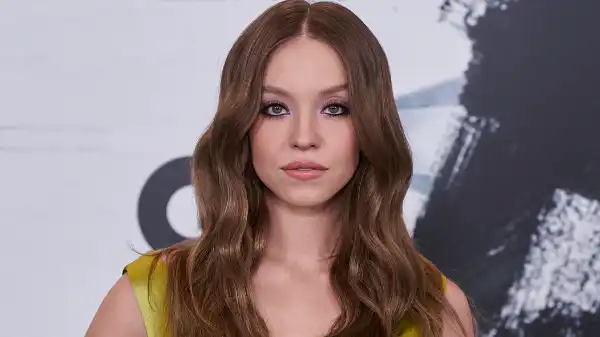 Sydney Sweeney & Glen Powell to Star in R-Rated Rom-Com