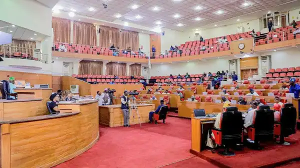 Lagos Assembly crisis: 35 lawmakers storm court