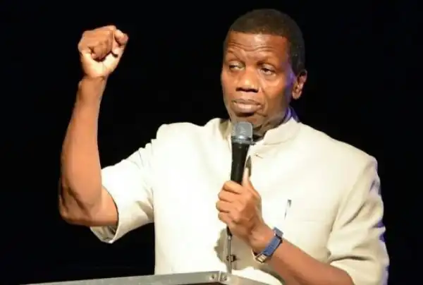 (Video) Nigerians Attack Pastor Adeboye For Saying 