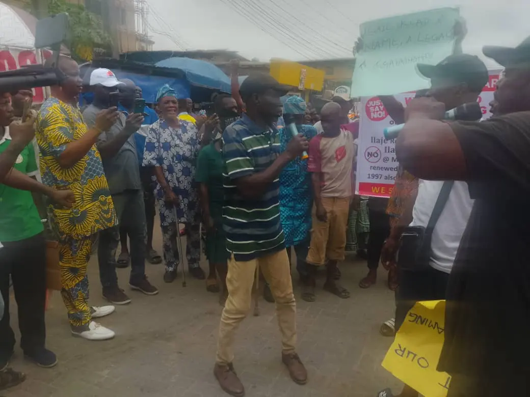 Protest breaks out in Lagos over renaming of streets, bus stops