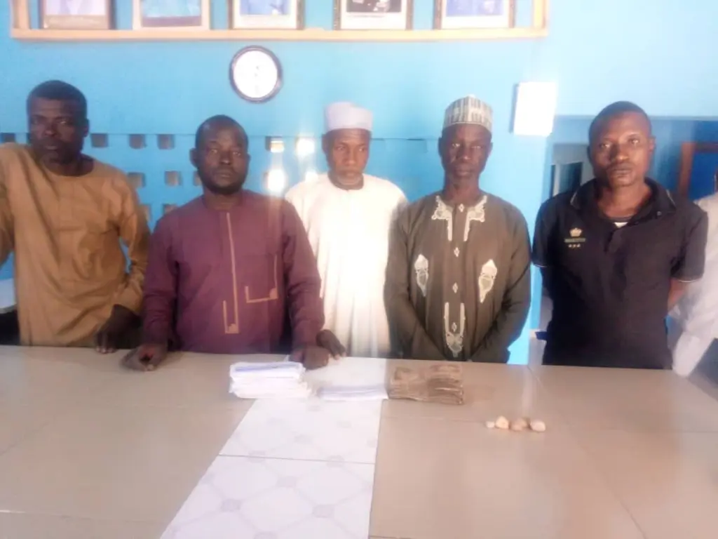 Police arrests 5-member syndicate over criminal conspiracy, fraud, recover stolen vehicle