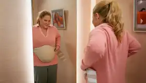 Kinda Pregnant Trailer: Amy Schumer Leads Netflix Comedy Movie