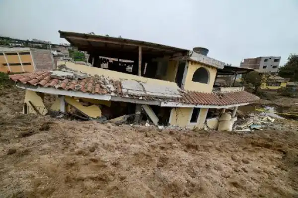 Ecuador landslide death toll climbs to 27