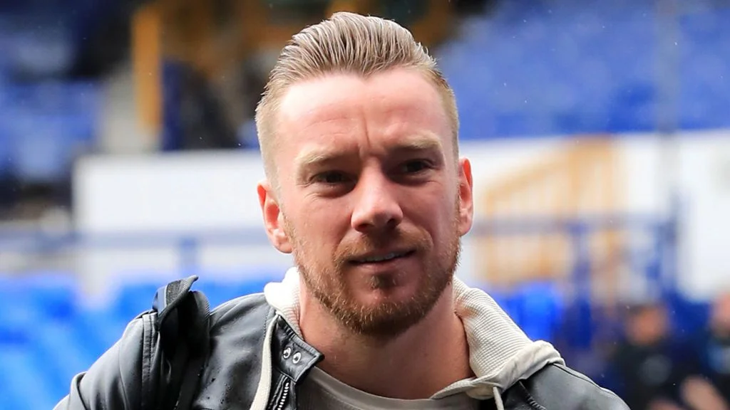 EPL: He doesn’t deserve to play in midfield – Jamie O’Hara slams Chelsea star