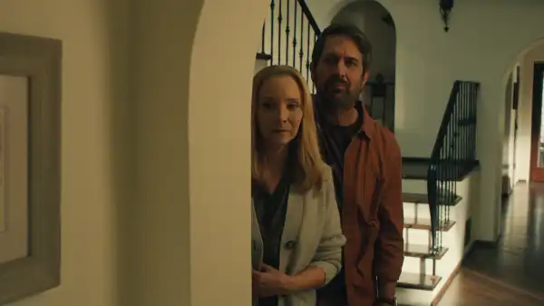 No Good Deed Trailer: Lisa Kudrow & Ray Romano Star in Netflix Comedy