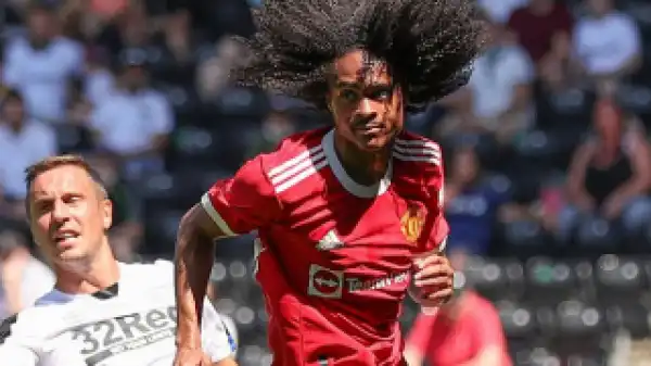 Man Utd formally release Chong for Birmingham loan