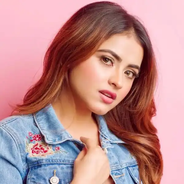 Biography & Career of Simi Chahal
