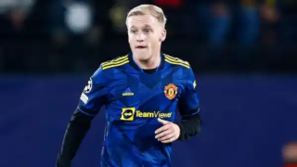 Man Utd outcast Van de Beek agrees Everton move
