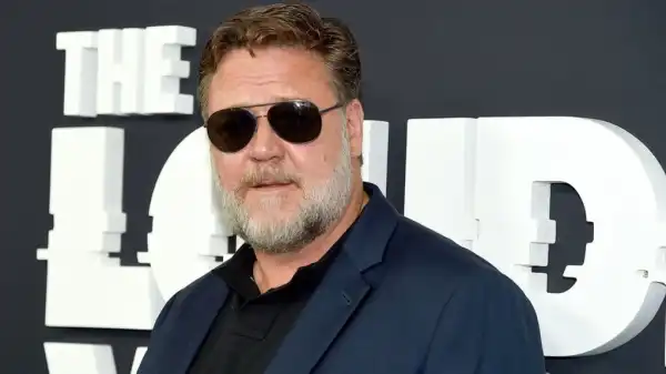 Gladiator Actor Russel Crowe Is A Childhood Leeds United Fan