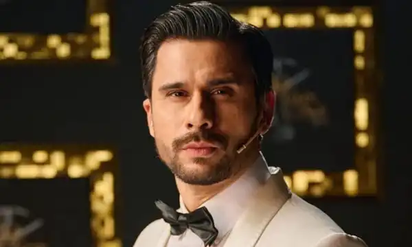Biography & Career of Tabish Hashmi