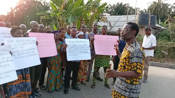 Akwa Ibom: APC members protest over alleged plot to dismantle ward, LG structures