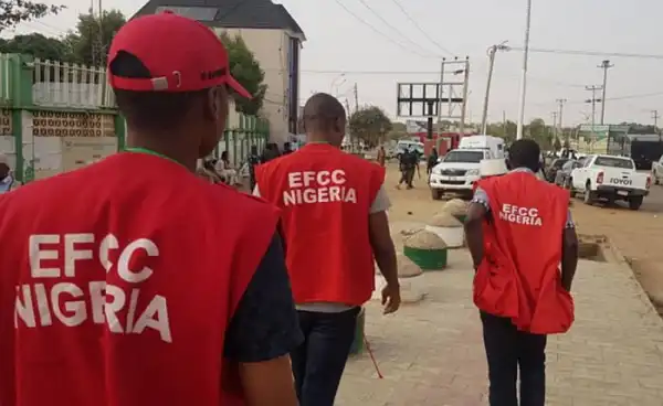 EFCC Arrests Suspected Internet Fraudsters In Abuja
