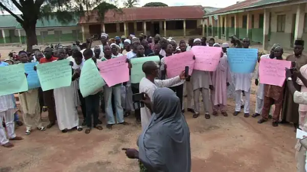 Parents, Teachers Storm Secretariat, Demand Resumption Of Schools In Kwara State