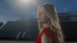 Kelsea Ballerini - half of my hometown ft. Kenny Chesney (Video)