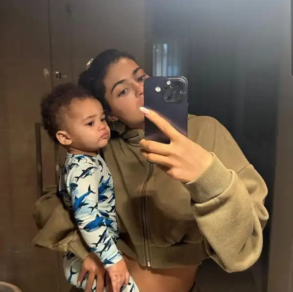 Kylie Jenner shows her son