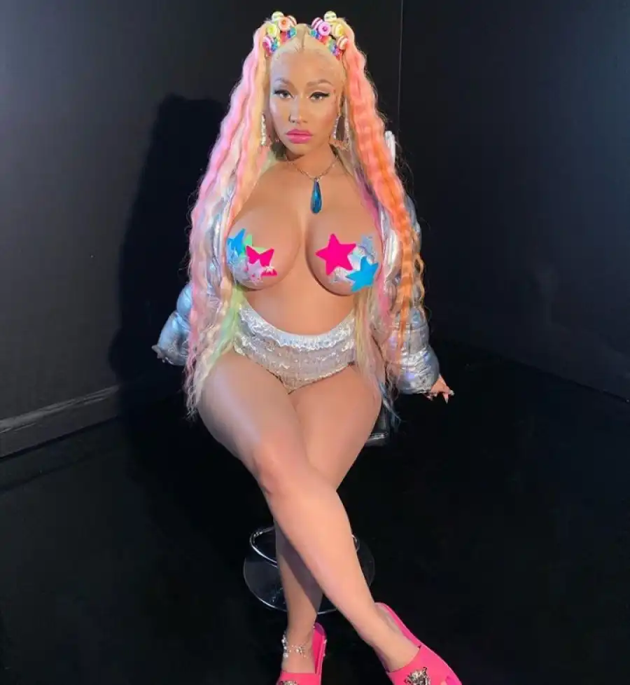 Nicki Minaj puts her naked boobs on display as her new Trollz video trends  at no 1 shortly after release ▷ Waploaded