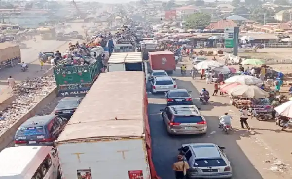 Commuters stuck in Gridlock on Lokoja–Abuja highway